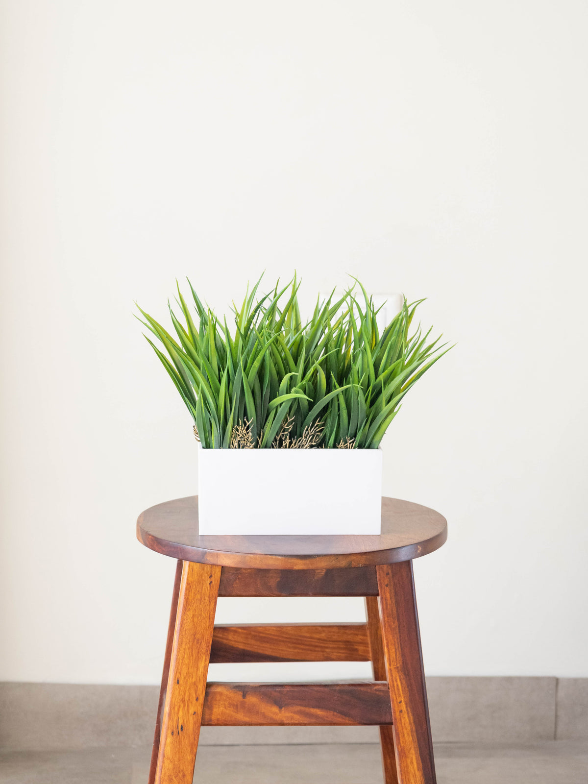 Artificial Lush Grass Tabletop in White Pot