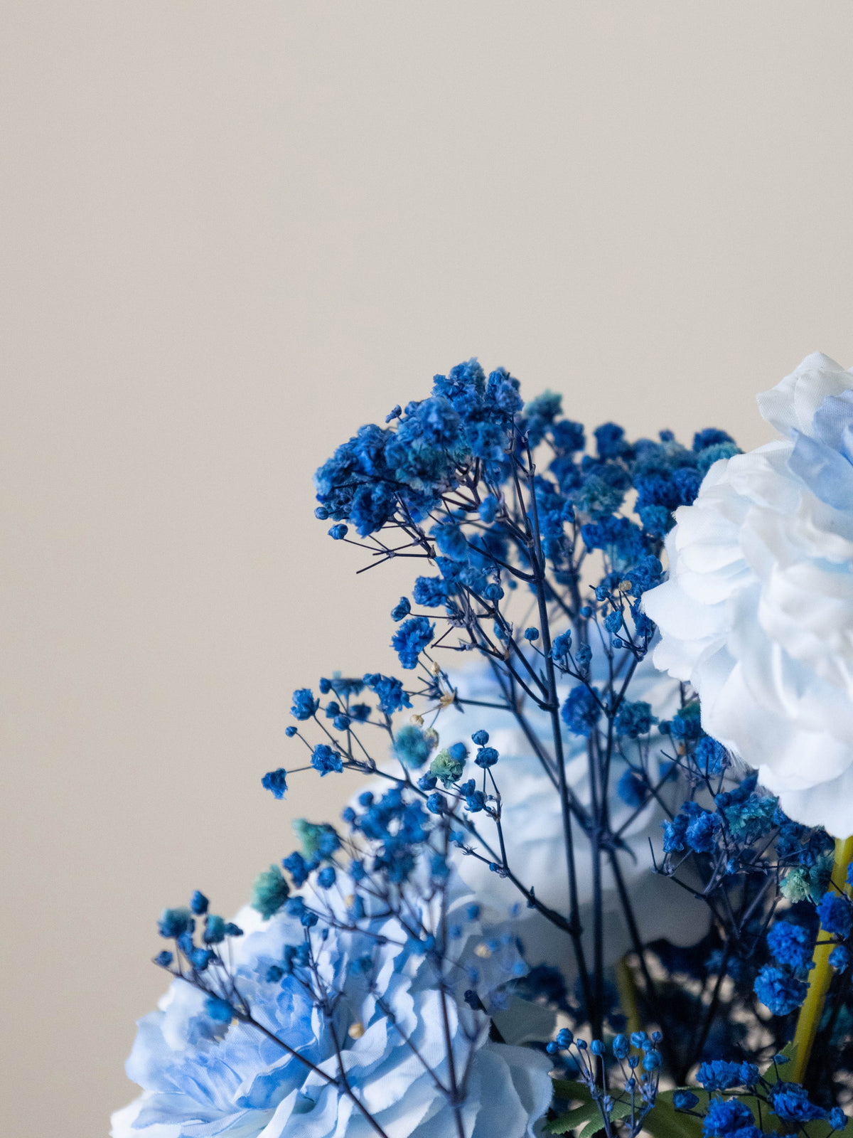 Azure Grace Blooms Table Top