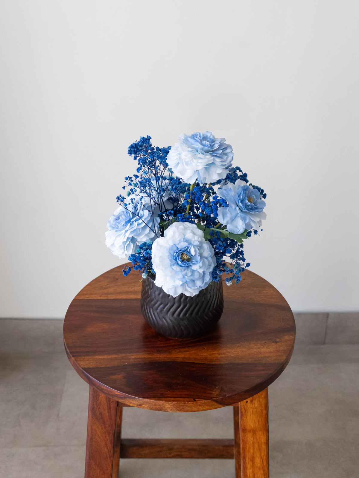 Azure Grace Blooms Table Top