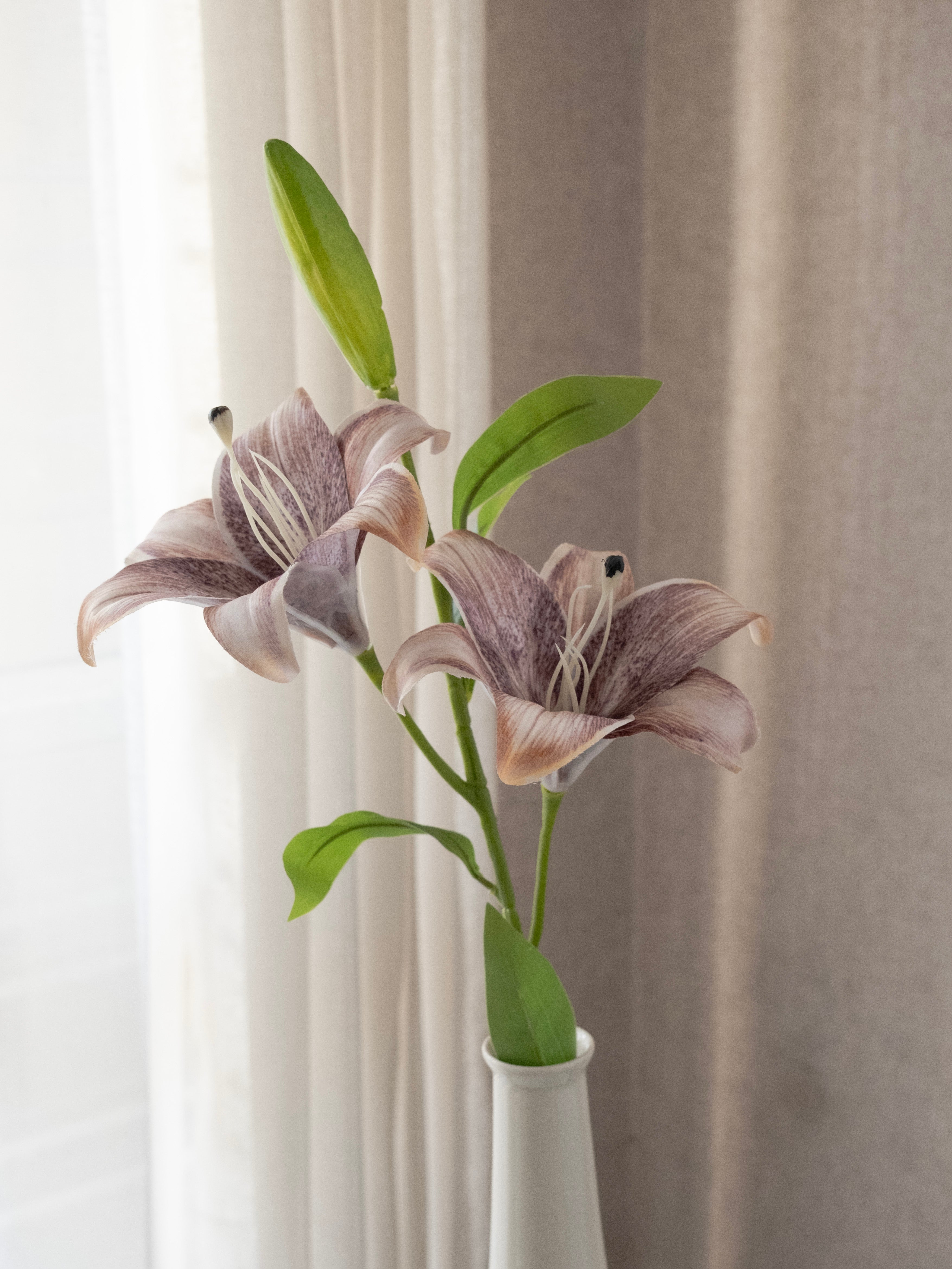 Artificial Lily Flower stick 84cm