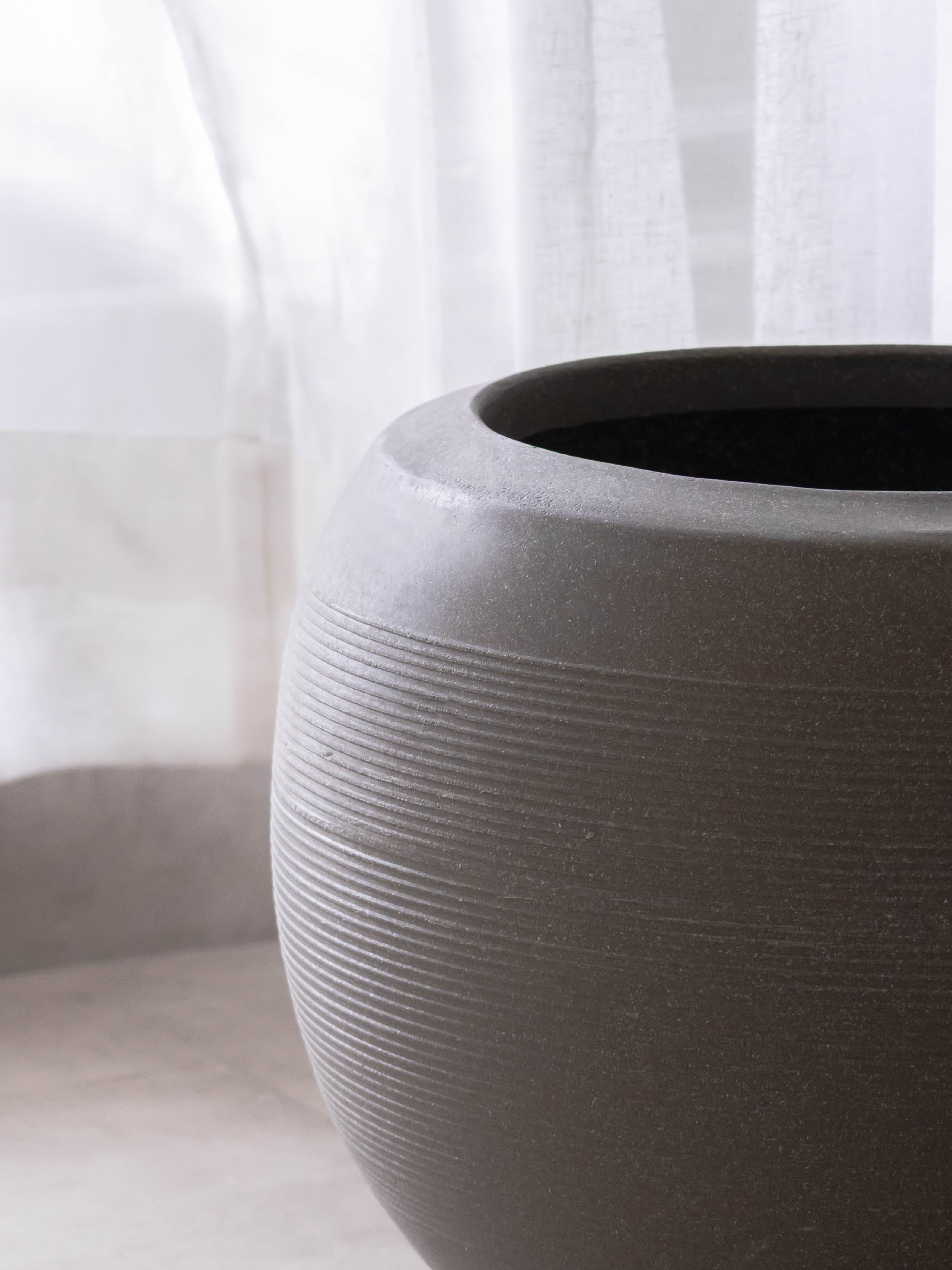 Elia Brown Polymer Pot