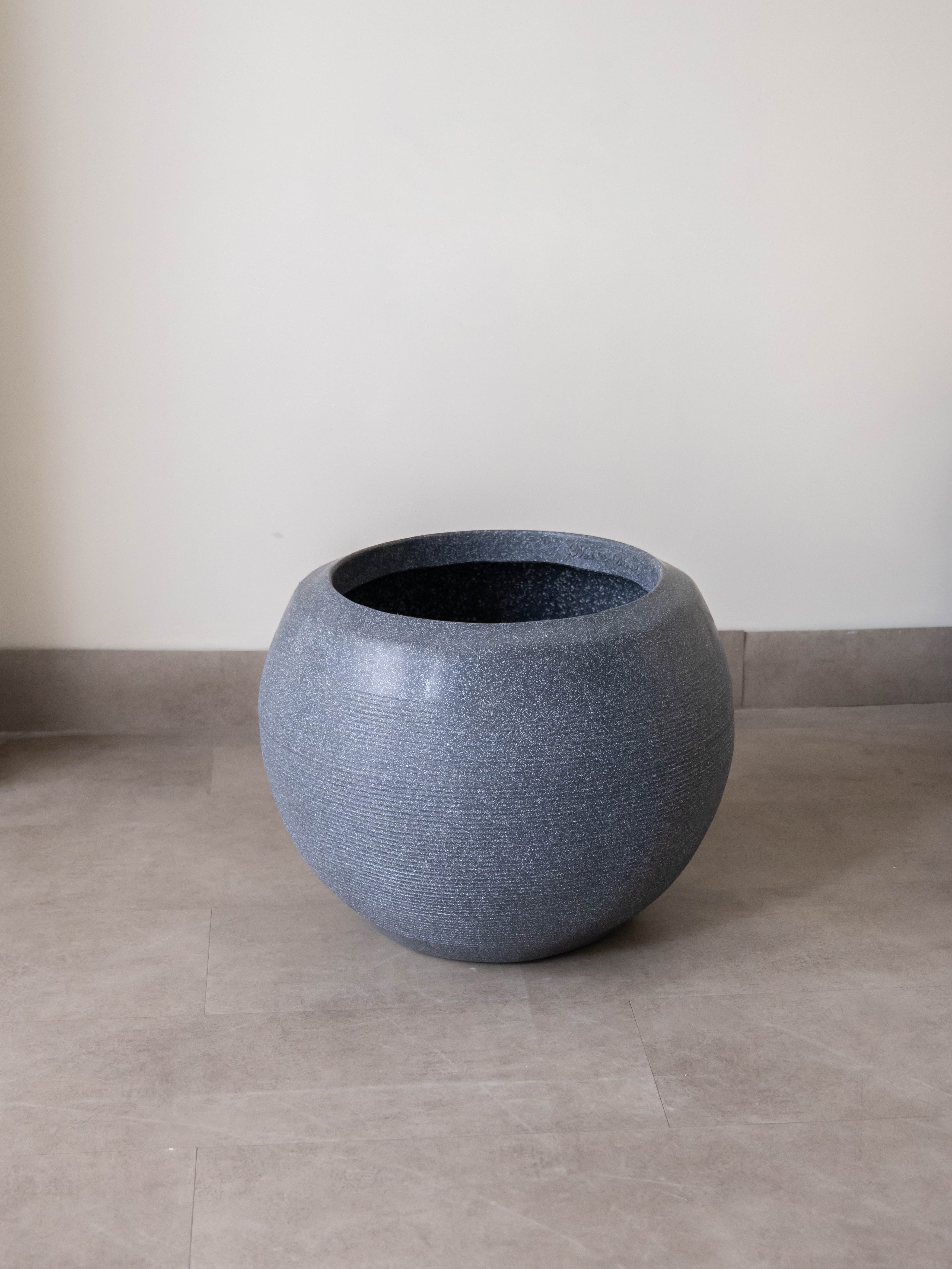 Elia Grey Polymer Pot
