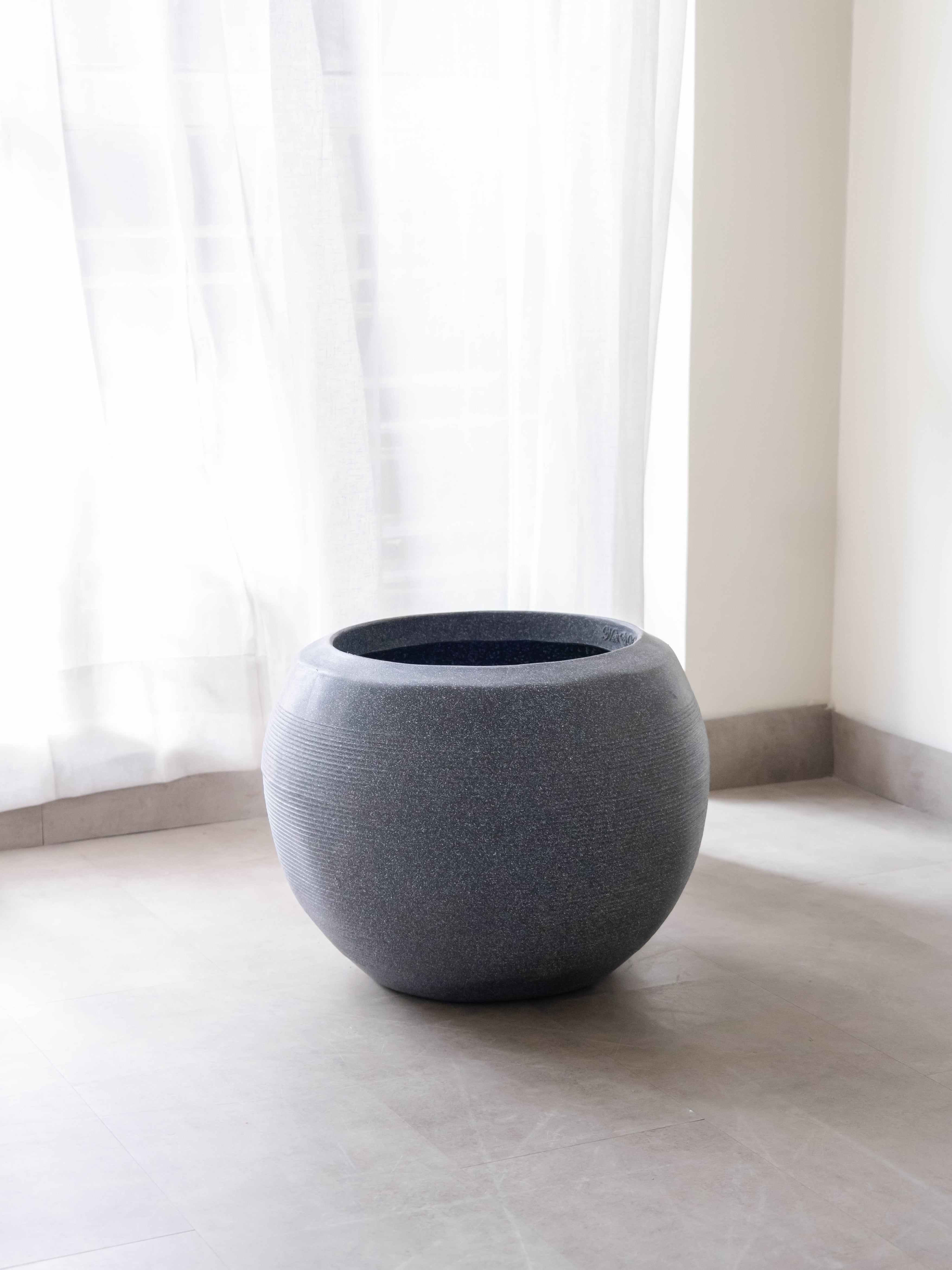Elia Grey Polymer Pot