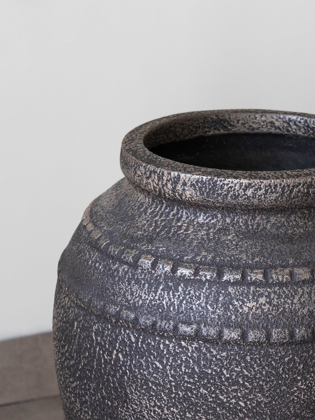 Antiquity Charcoal Bronze Pot