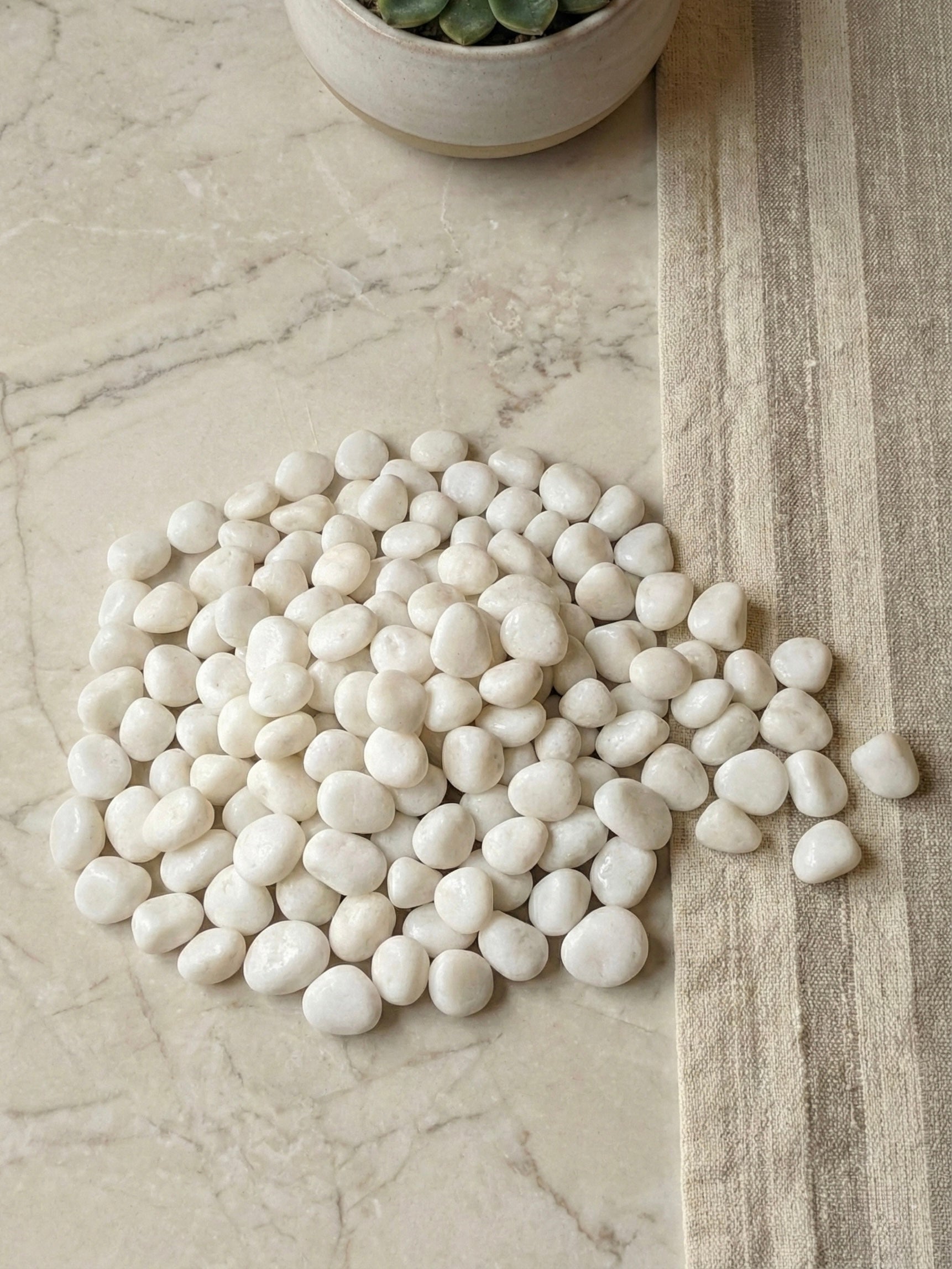 Polished Pebble Stones White (60pc)